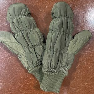 C.C. Brand Women’s Ski Mittens, new without tags